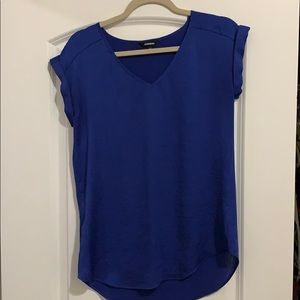 Silky V-Neck Gramercy Tee